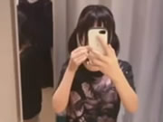 害羞的白虎次元少女拿手機對著鏡子自拍身材